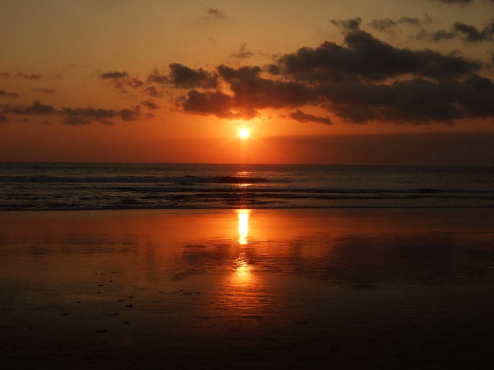 Sonnenuntergang am Strand Bali Mandira Beach Resort & Spa