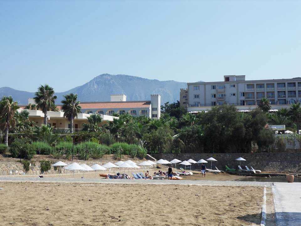 Sehr kleiner Strand Oscar Resort Hotel