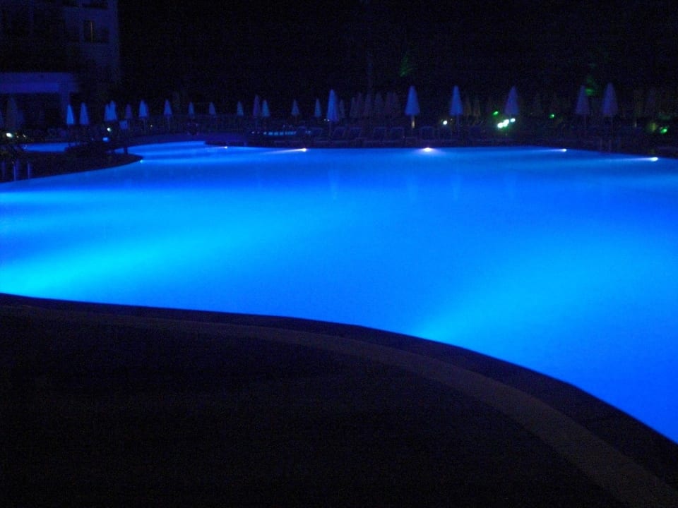 Pool bei Nacht Selectum Family Comfort Side