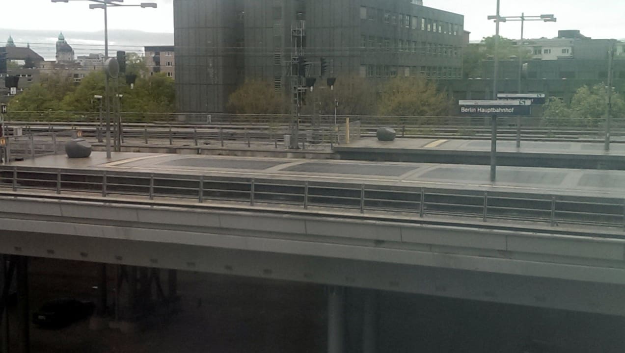 Blick aus dem Zimmer auf dem Hbf IntercityHotel Berlin Hauptbahnhof