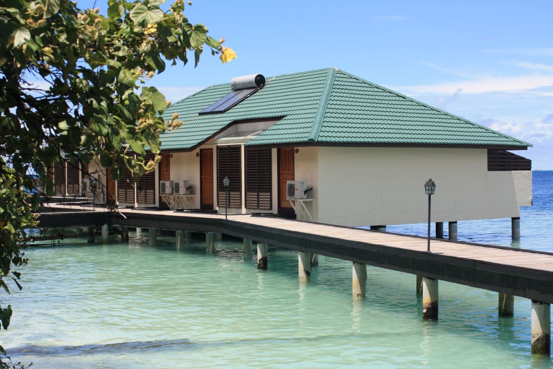 Wasserbungalows bei der Tauchbasis Embudu Village