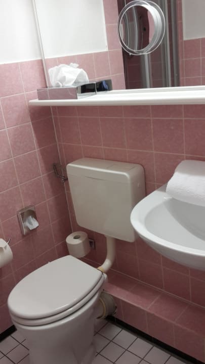 Toilette u. Waschbecken Hotel Flensburger Hof