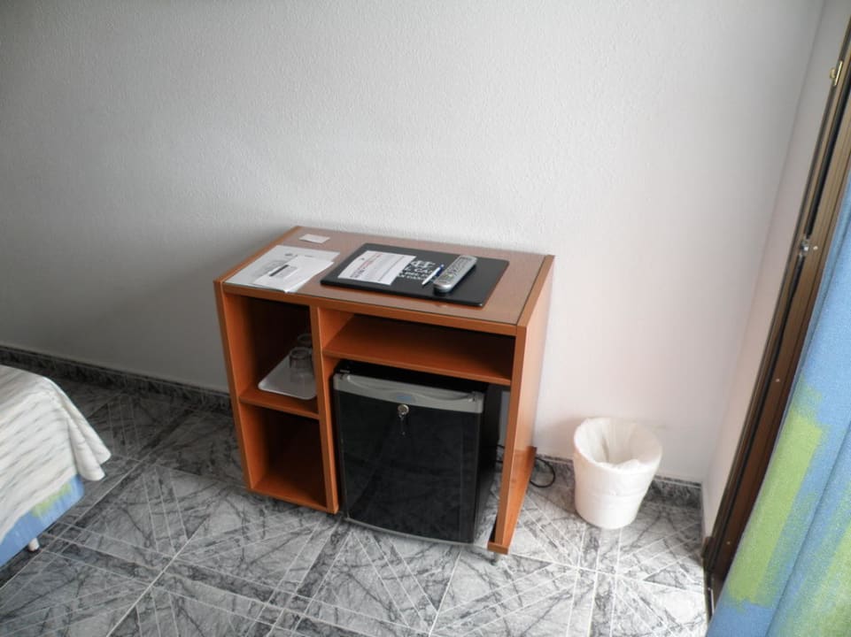 Chłodziarka w pokoju  Hotel Caserio