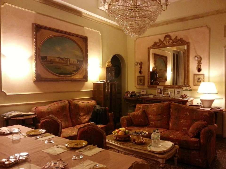 Гостиная при входе Hotel Antica Residenza D'Azeglio