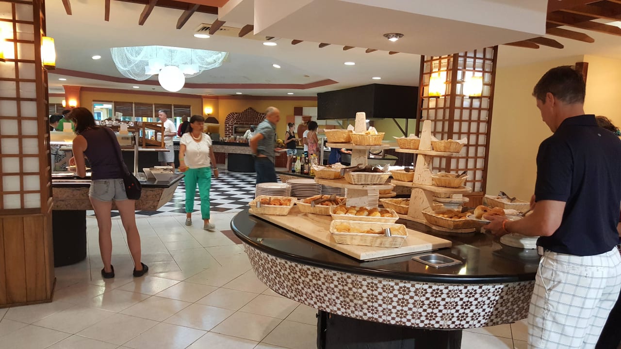 Ansichten und Details Buffetrestaurant am Abend Melia Las Antillas - Adults only