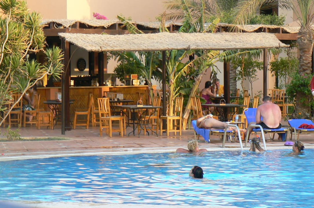 Bar na basenie główym Jaz Makadi Saraya Resort