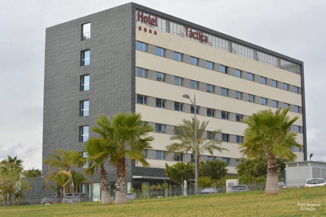 Fachada AZZ Valencia Táctica Hotel