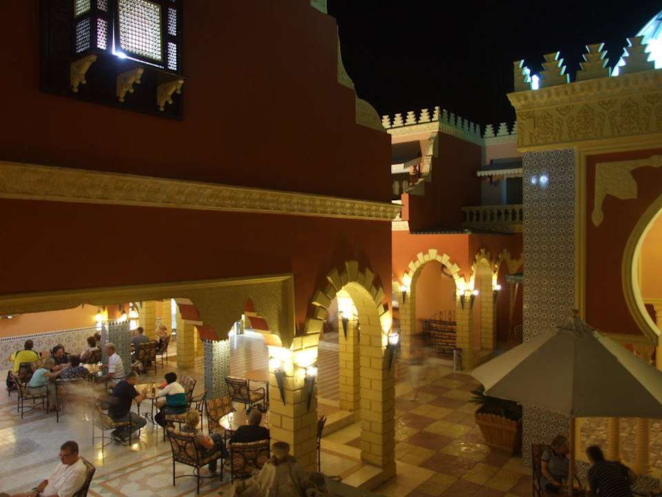 Wieczorny gwar Pickalbatros Alf Leila Wa Leila Resort - Neverland Hurghada