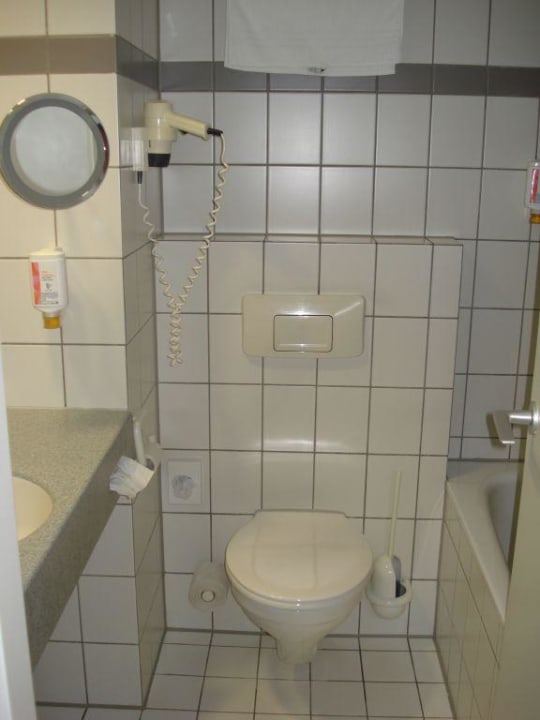 Badezimmer ACHAT Hotel Stuttgart Airport Messe