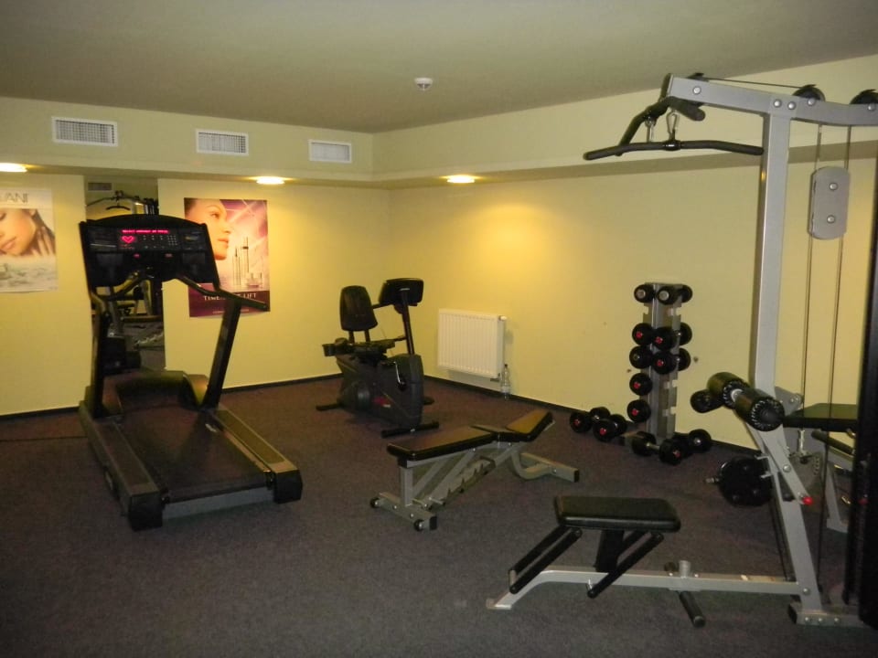 Hotel "Folterkammer"  Hotel Golden Lake Resort