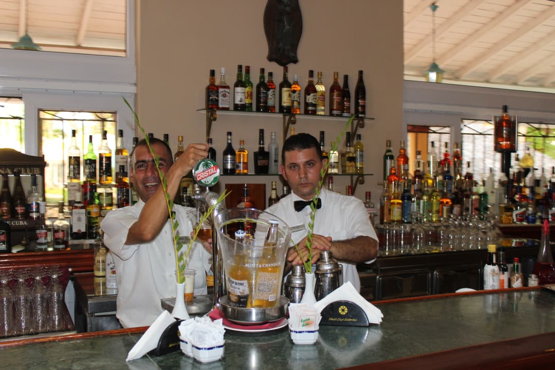 Diese Bar ist ausgezeichnet Hotel Camino del Mar Cayo Guillermo