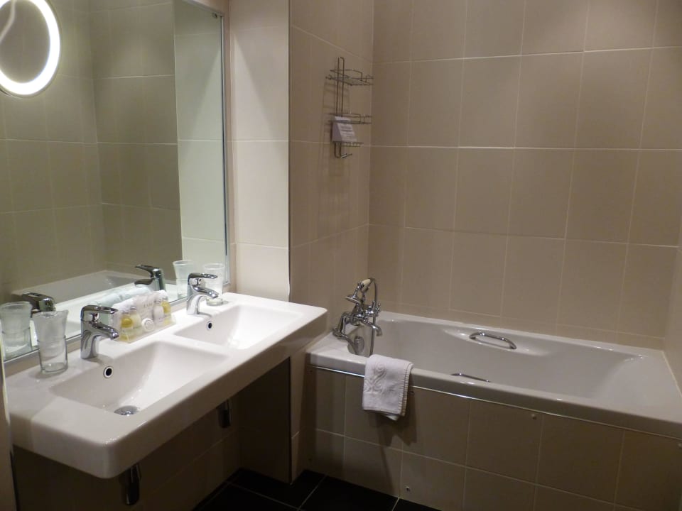 Doppelwaschbecken, Wanne Hotel Atlantic Newquay