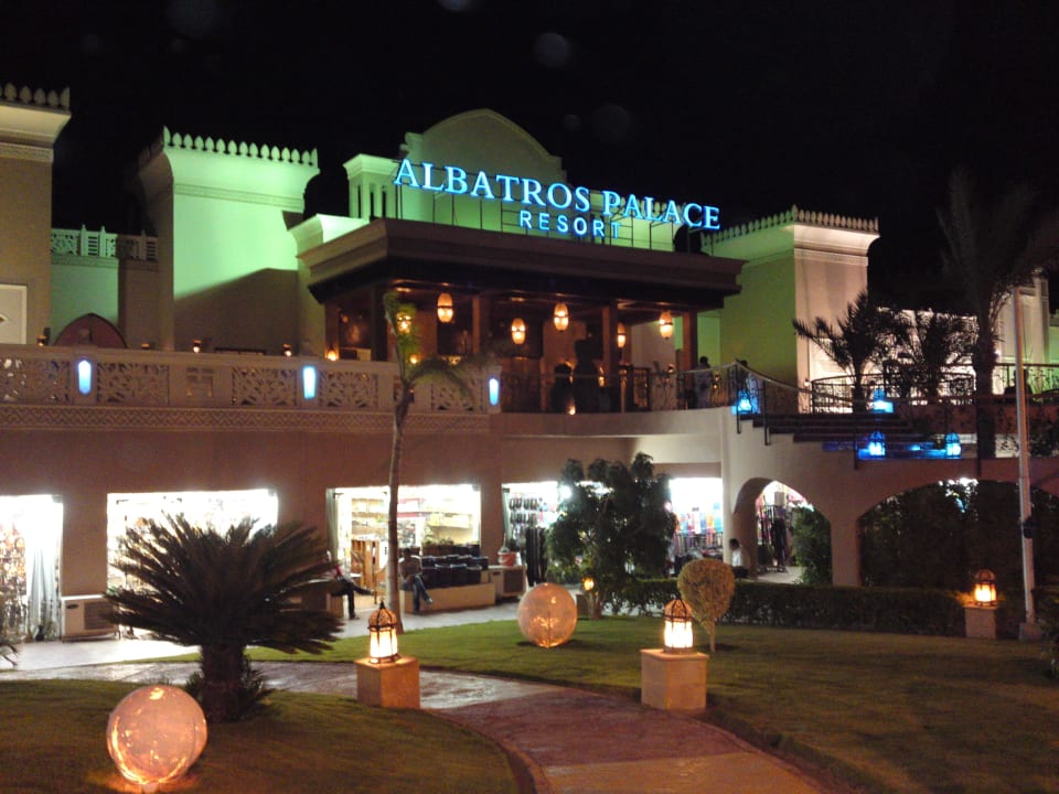 Celoký nočný pohľad na Albatros Palace Pickalbatros Palace Resort