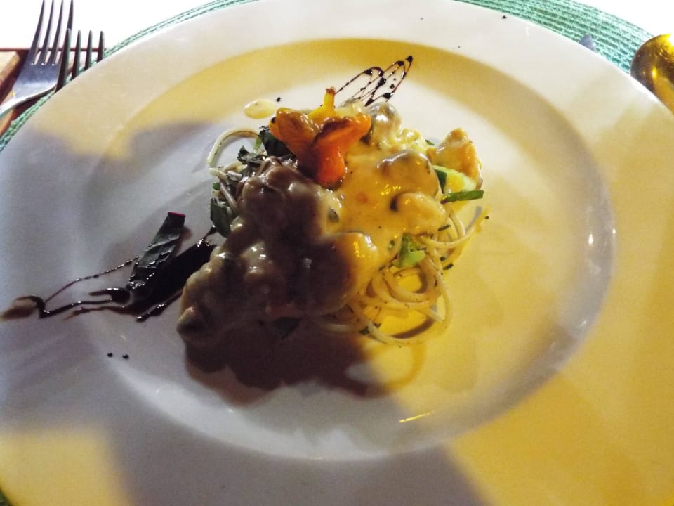 Abendessen: Vorspeise Kalahari Anib Lodge