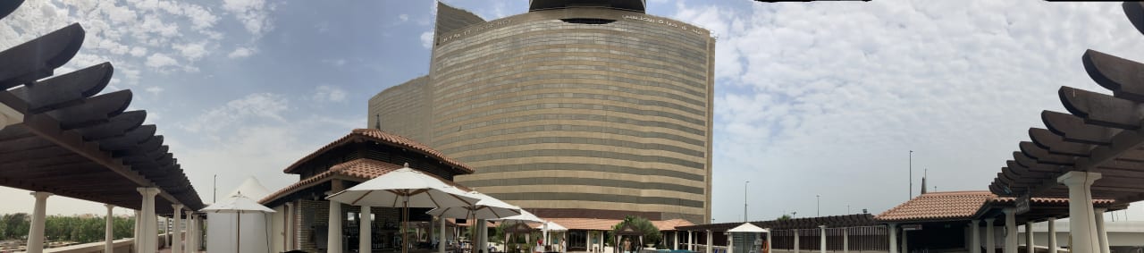 Pool Hyatt Regency Dubai & The Galleria Residenz