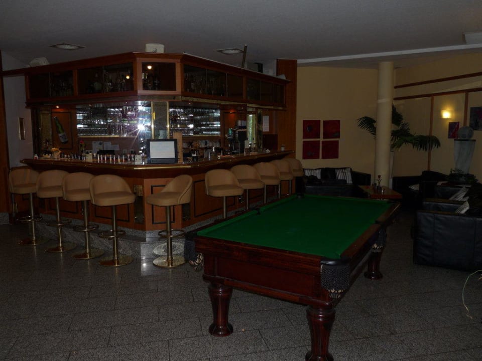 Bar, Sitzecke und Billiardtisch Hotel Residenz Limburgerhof