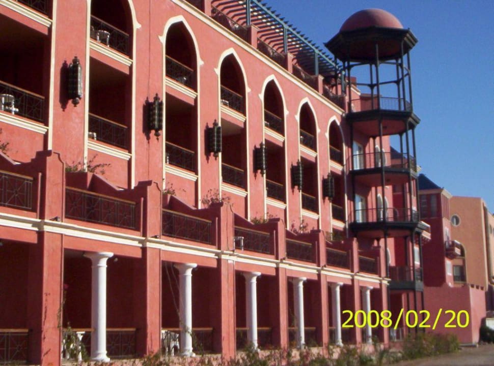 Hotelanlage von der Strassenseite The Grand Resort