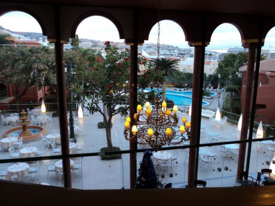 Von der Hotelhalle Blick auf die Poolanlage Adrián Hoteles Colón Guanahaní - Adults only