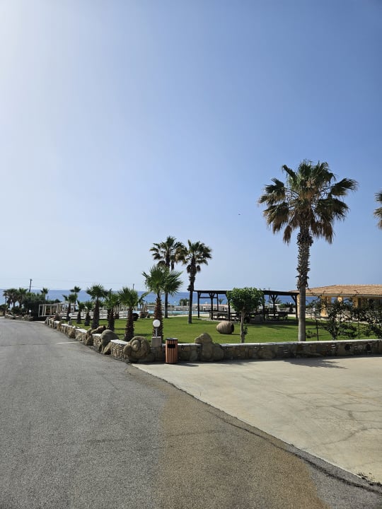 Gartenanlage Grand Blue Beach Hotel