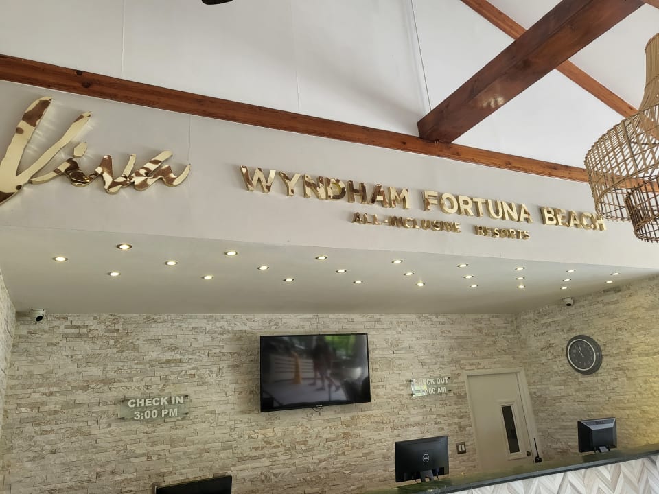 Lobby Viva Fortuna Beach by Wyndham - All Inclusive Resort