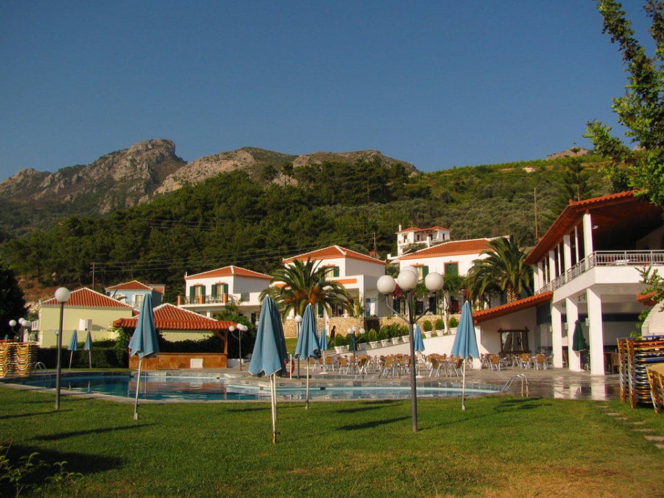 Liegeflächen am Pool Hotel Arion