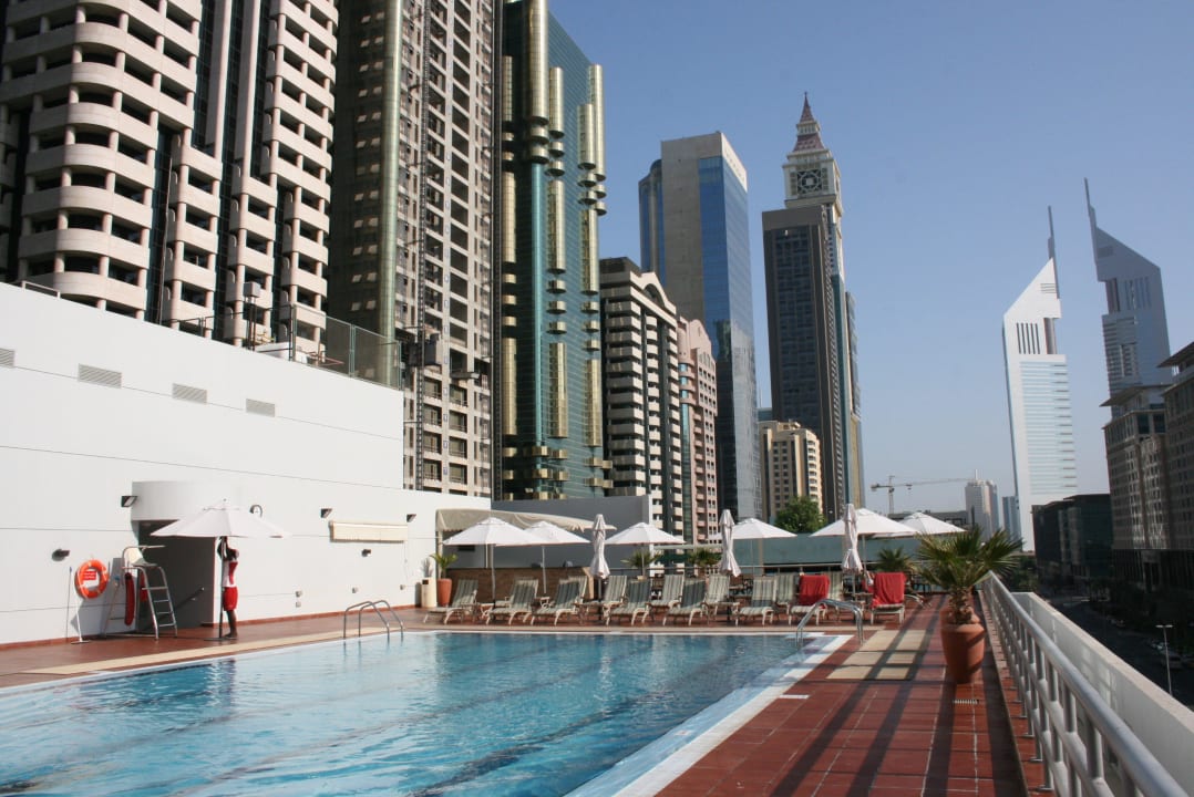 Pool Rose Rayhaan by Rotana