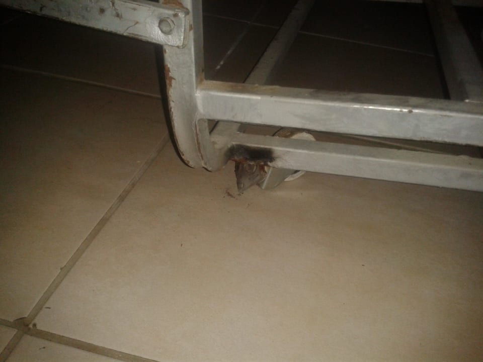 Kaputtes Bett nach Austausch Oz Hotels Incekum Beach