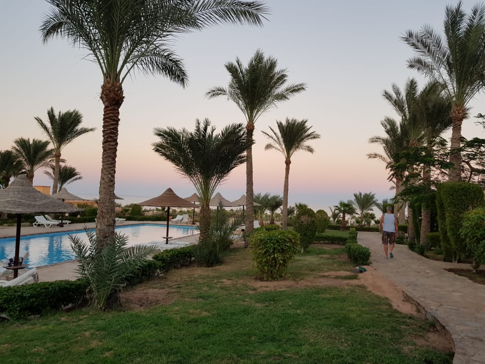Pool Tamra Beach Resort