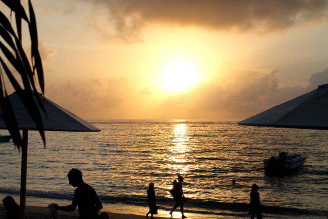 Sonnenuntergang Pearle Beach Resort & Spa