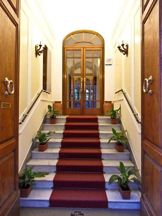 Der Eingangs-Bereich des Hotels Hotel Astoria Garden