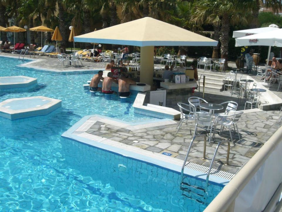 Die Poolbar Porto Bello Beach
