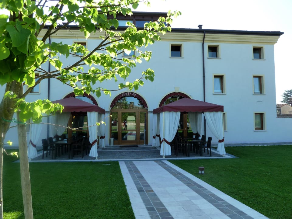 Frühstücksmöglichkeit im Freien Hotel Albergo Antica Corte Marchesini