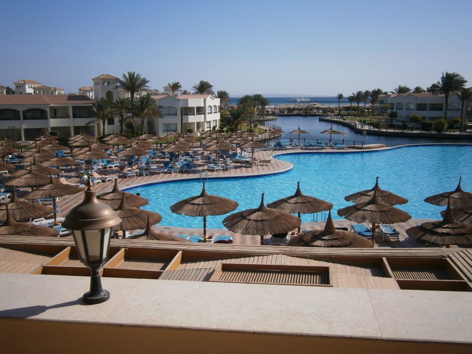 Von der Bar aus mit Blick auf Pool ,Lagune und Meer Pickalbatros Dana Beach Resort - Hurghada