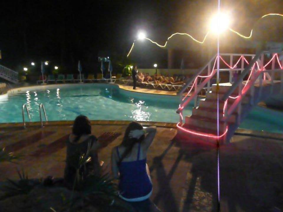 Pool in der Nacht Gran Caribe Club Atlantico