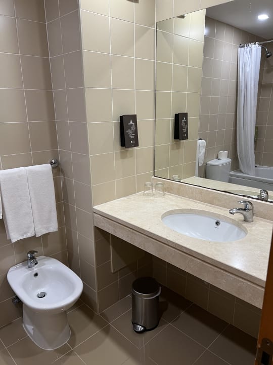 Zimmer Caloura Hotel Resort