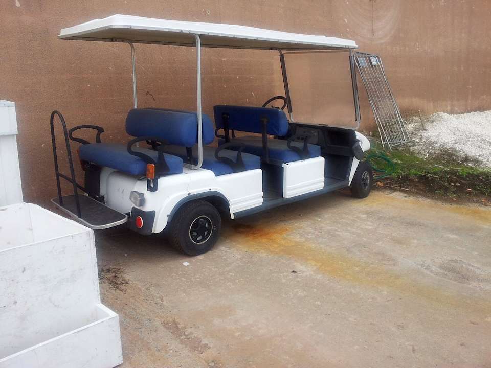 Nicht für Gäste - Hotelschrottplatz Capo dei Greci Taormina Coast Resort Hotel & Spa