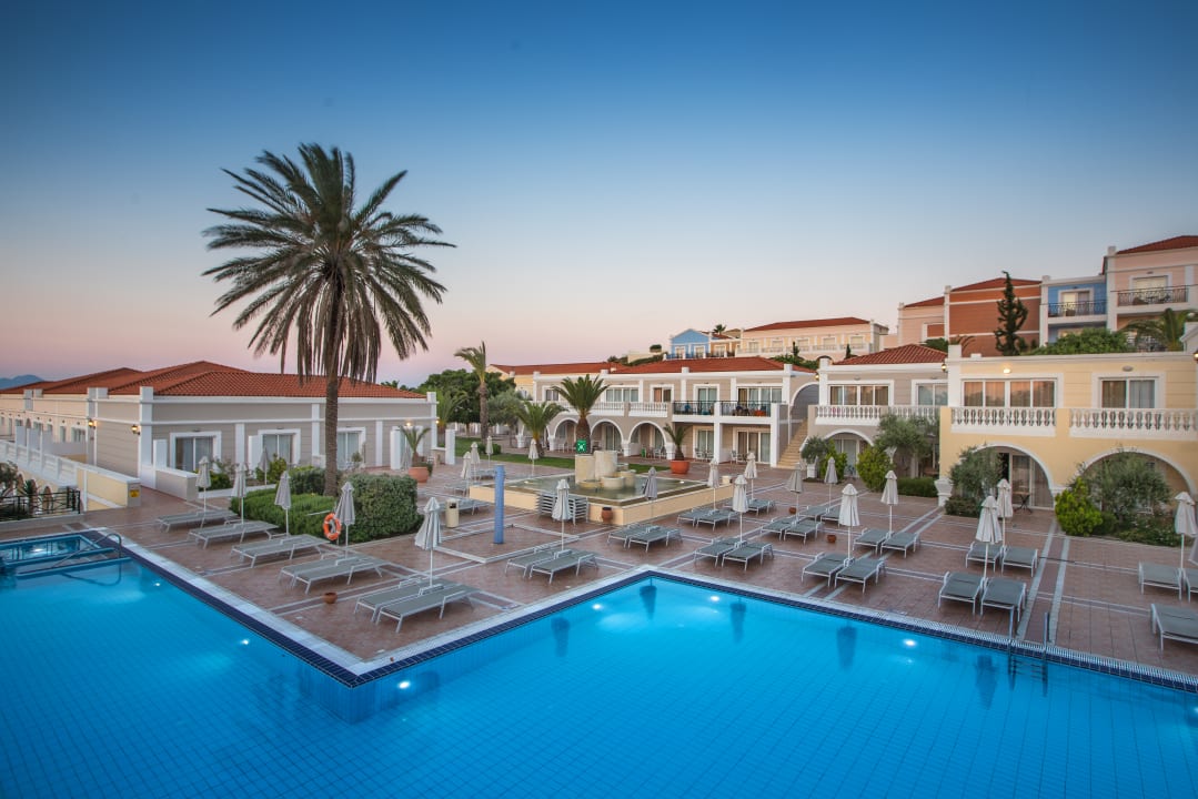 Pool Porto Bello Royal