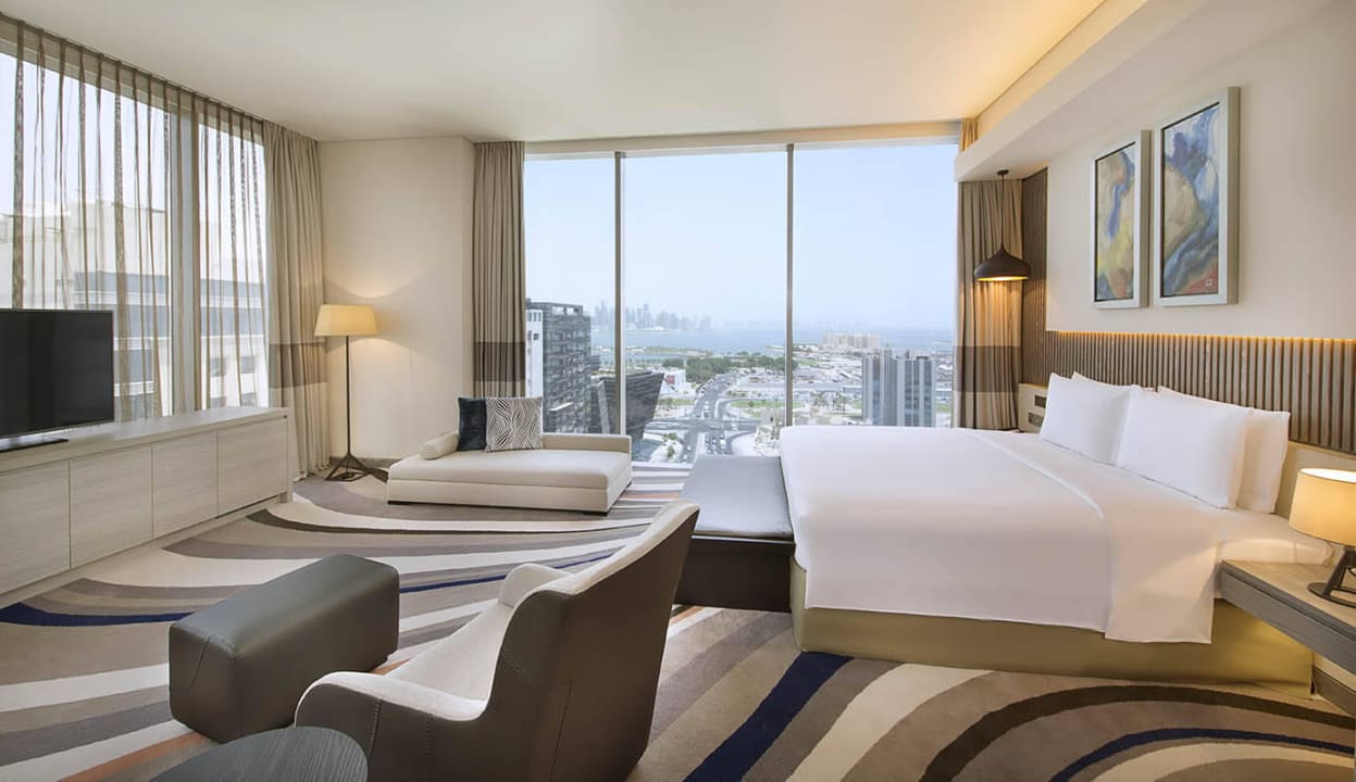 Deluxe Bedroom DoubleTree by Hilton Hotel Doha - Old Town