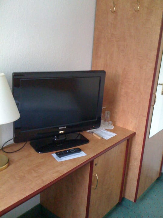 LCD TV und Schreibtisch Best Western Hotel Kaiserhof