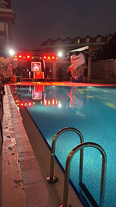 Pool Side Story Resort & Spa