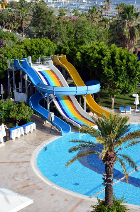 Pool mit Waaserrutschen Hotel Terrace Beach Resort