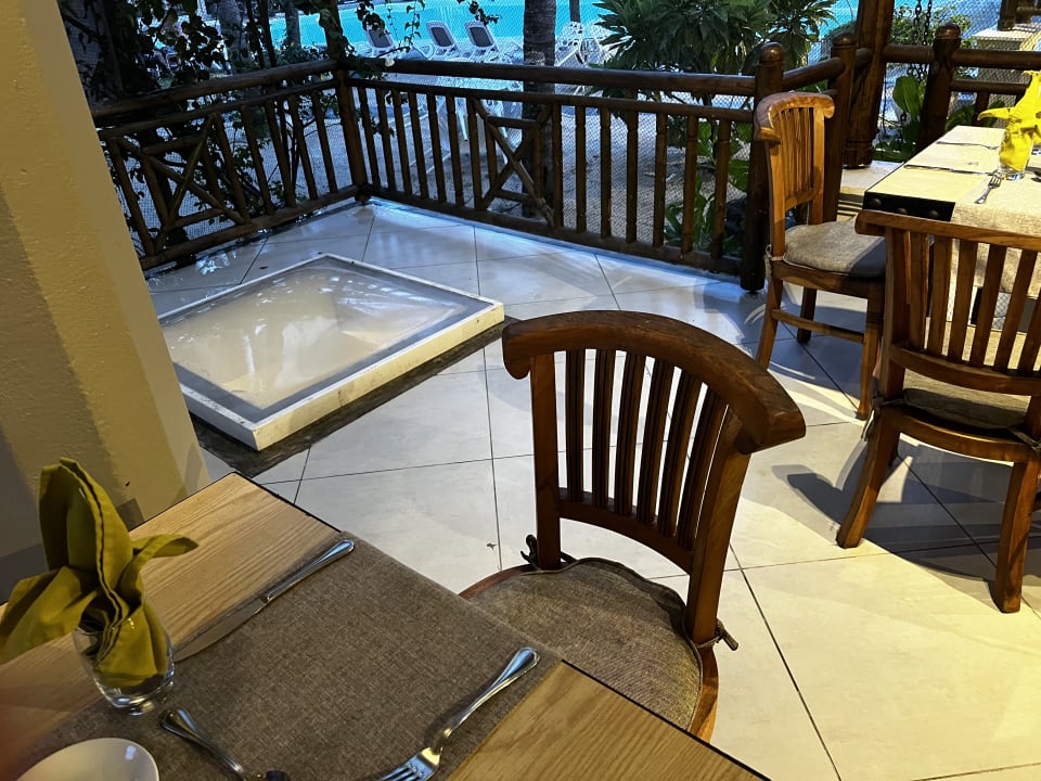 Gastro Le Peninsula Bay Beach Resort & Spa