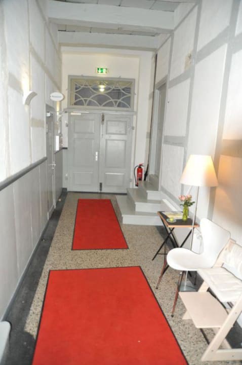 Schmaler Flur, steile Treppen Hotel Einzigartig - Das kleine Hotel im Wasserviertel