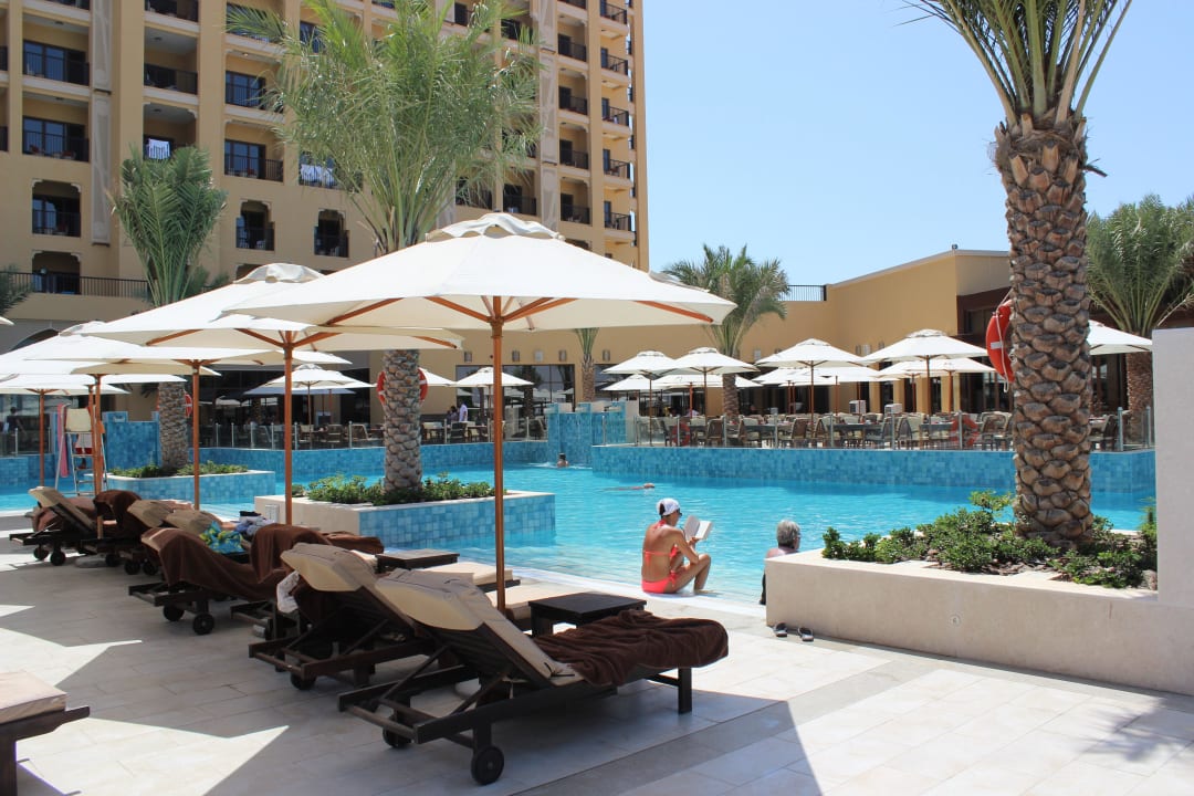 Pool vor dem Haupthaus DoubleTree by Hilton Resort & Spa Marjan Island