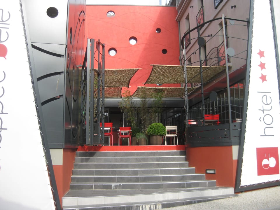 Das Hotel von der Seite Hotel L'Échappeé Belle