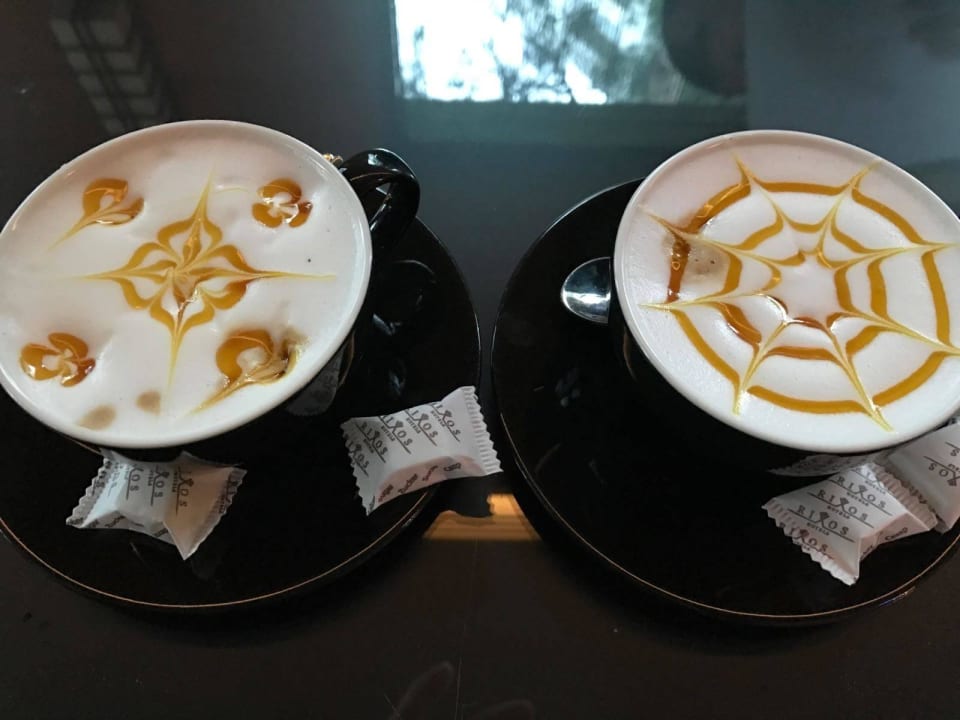 Toller Cappuccino im DEM Cafe Rixos Sungate