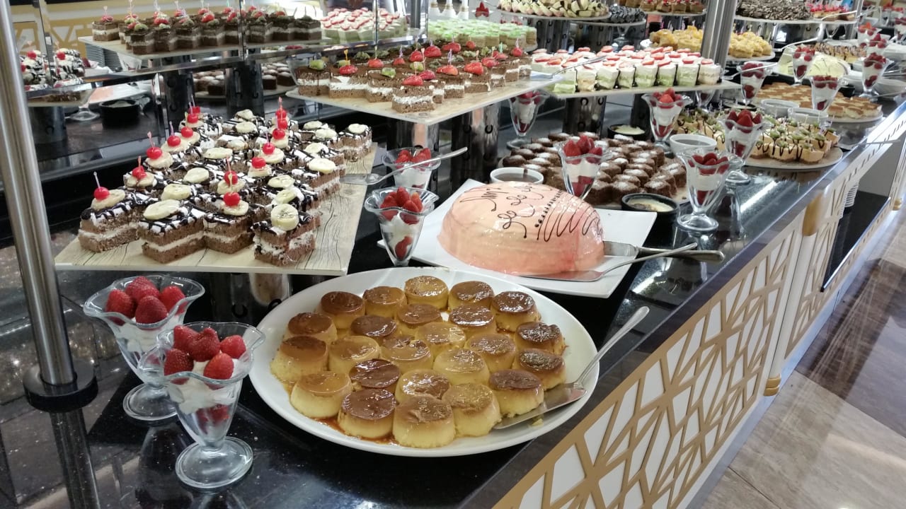 Dessert Dream World Aqua Hotel