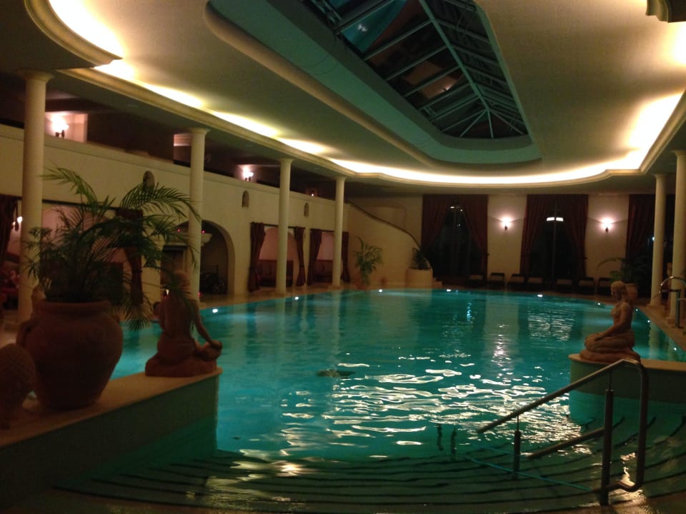 Wunderschöner Pool Hotel Yachthafenresidenz Hohe Düne