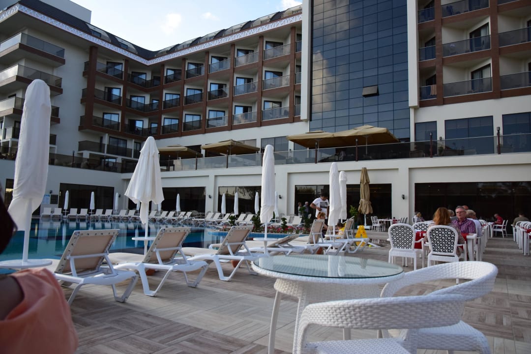 Eingang zum Restaurant Glamour Resort & Spa