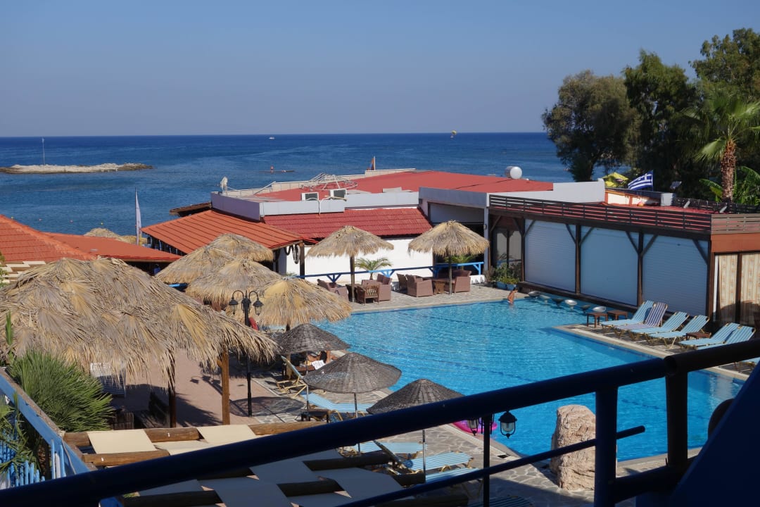 Blick vom Balkon zum gr. Pool Hotel Aquarius Beach